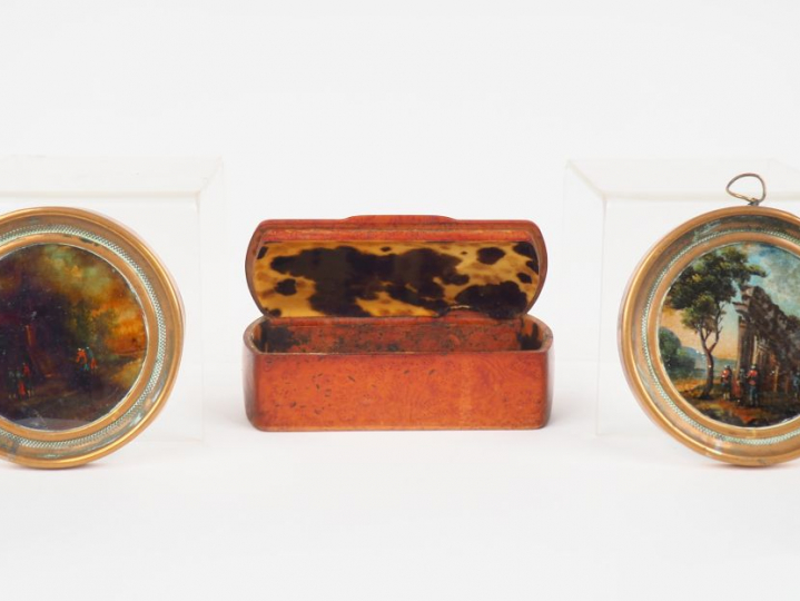 Paire de miniatures XIXème en fixé sous verre « paysage animé aux ruin