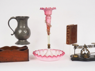 Vente aux enchères Soliflore fin XIXème en verre de Venise translucide rouge et blanc. H.