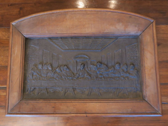 Vente aux enchères Plaque XIXeme en fonte "la dernière Cène".   Dim. 34 x 65 cm