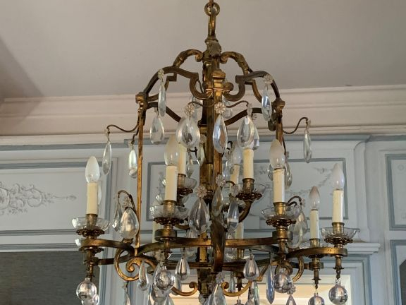 Lustre cage à pampilles en bronze et cristal éclairant à douze lumière
