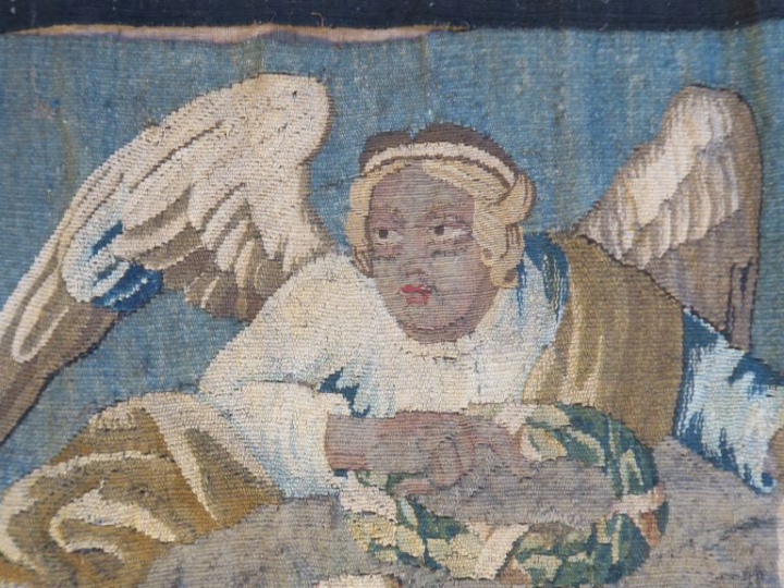 Tapisserie d'aubusson XVIIème (fragment) "Monarque à cheval" Dim. 275 