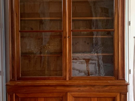 Paire de bibliothèques XIXème en noyer ouvrant à deux portes vitrées e