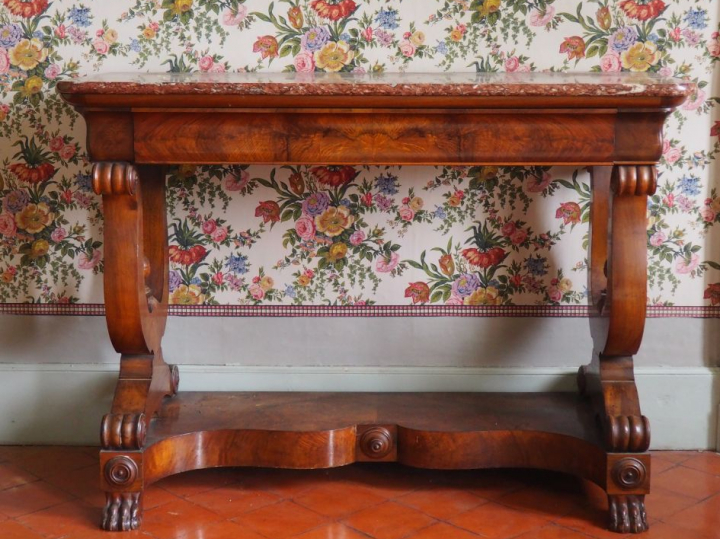 Console Restauration en noyer et placage de noyer ouvrant un tiroir à 