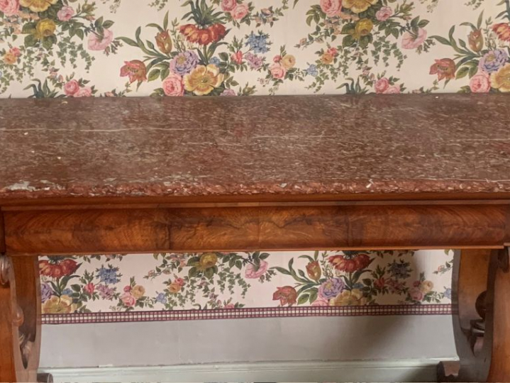 Console Restauration en noyer et placage de noyer ouvrant un tiroir à 