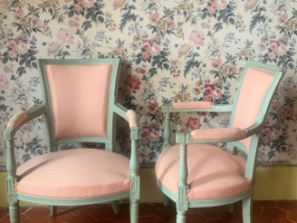 Vente aux enchères Paire de fauteuils cabriolet de style Directoire en bois laqué céladon