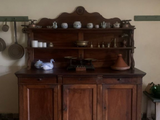 Vente aux enchères Buffet Saint Hubert XIXème en noyer, ouvrant à trois portes et trois t