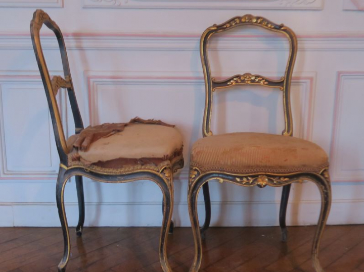 Suite de quatre chaises Napoléon III de style Louis XV en bois noirci 