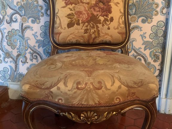 Mobilier de salon 1900 de style Louis XV comprenant : une paire de ber