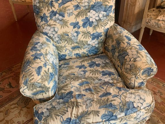 Mobilier de salon comprenant : un canapé et une paire de fauteuils en 