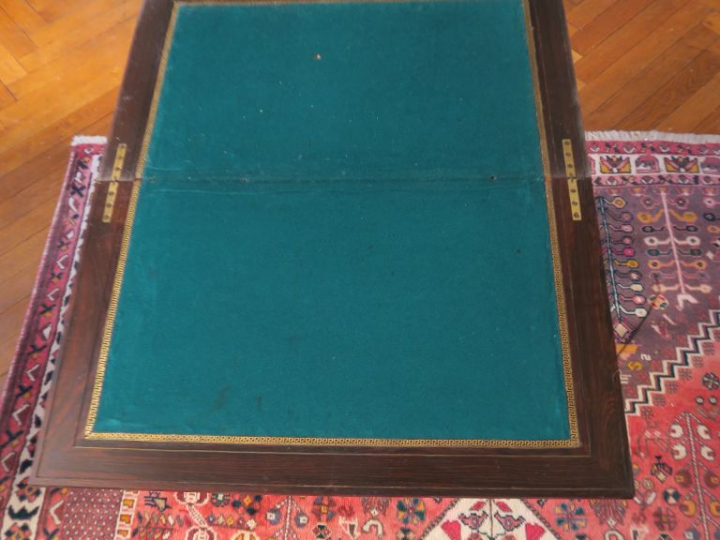 Table à jeux Napoléon III en marqueterie Boulle. (mauvais état). Dim. 