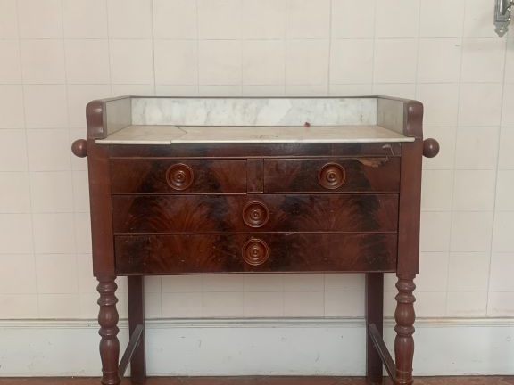 Table de toilette Restauration en acajou et placage d’acajou flammé, d