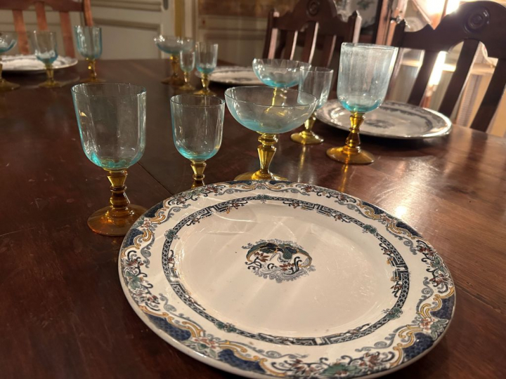12 assiettes en faïence fine fin XIXème à décor de cigognes ensemble d