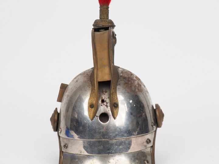 Casque troupe type cuirassier 1874, bombe acier argenté avec quelques 