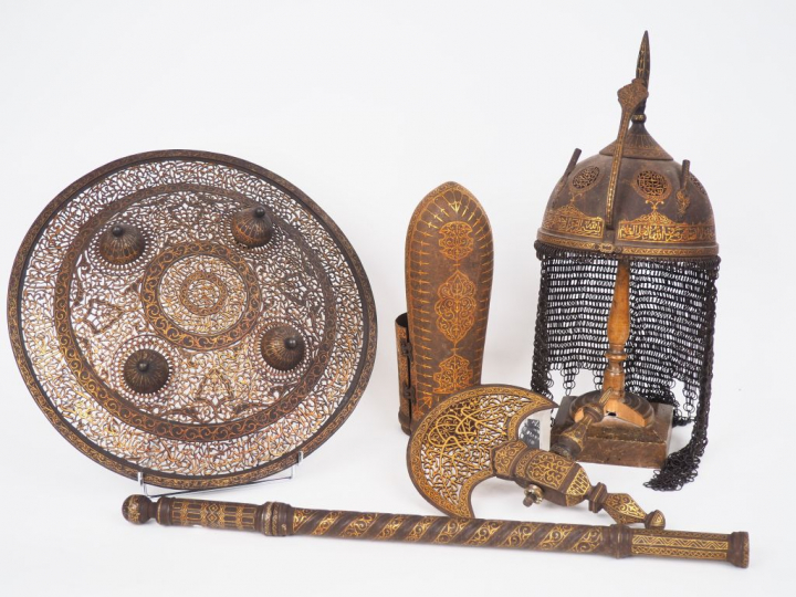 Réplique moderne d’un ensemble indo persan comprenant une réplique de 