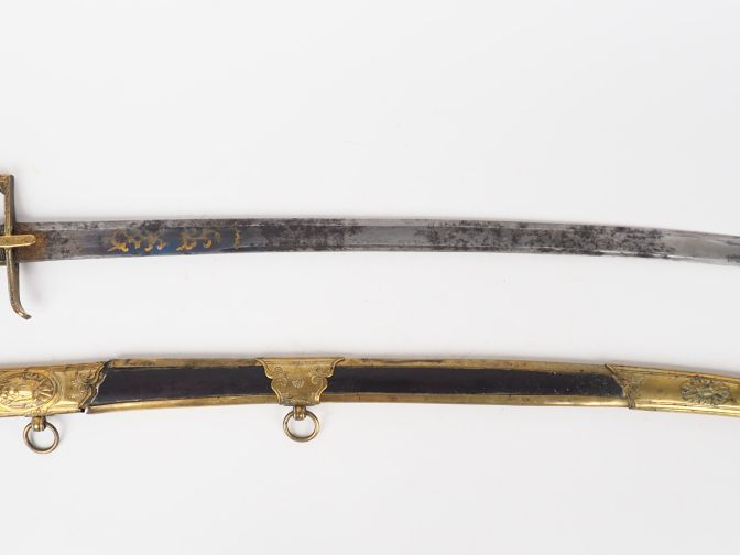 Joli sabre d’officier à pieds révolution Empire. Lame courbe à la Mont