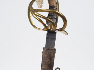 Vente aux enchères Sabre troupe de cavalerie espagnole – lame courbe à dos plat signée su