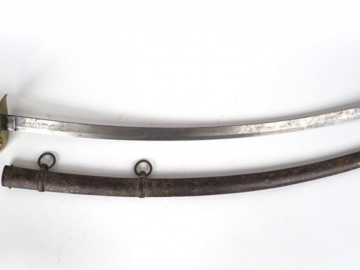 Sabre troupe de cavalerie espagnole – lame courbe à dos plat signée su