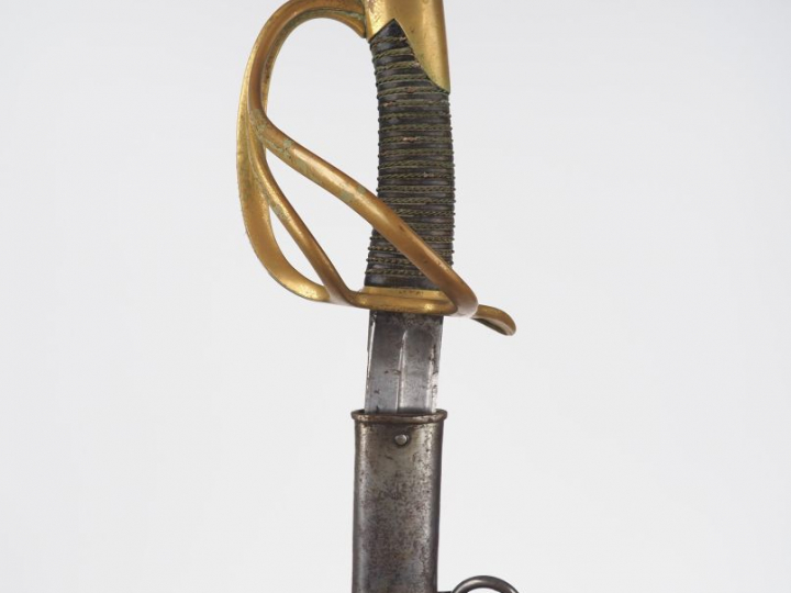 Sabre troupe de cavalerie légère daté Mars 1880, lame courbe à dos pla