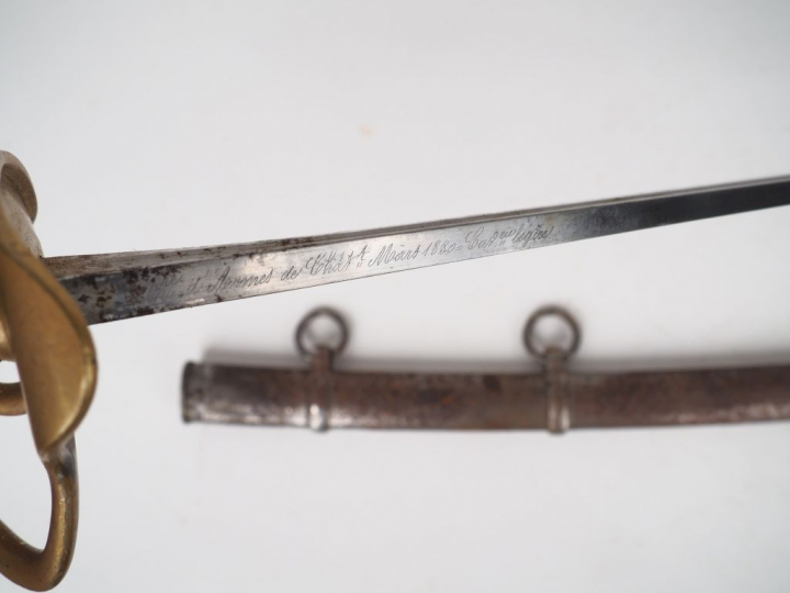 Sabre troupe de cavalerie légère, lame courbe à dos plat gravée Manufa