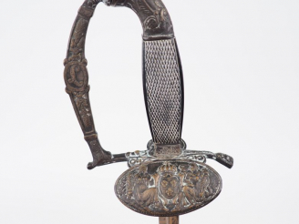 Vente aux enchères Épée d'officier époque Restauration, lame triangulaire à 3 pans creux,