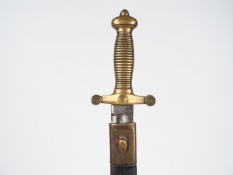 Vente aux enchères Glaive 1831 de petite proportion, lame droite à dos rond et 2 gorges, 