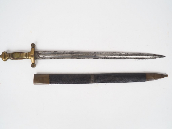 Glaive 1831 de petite proportion, lame droite à dos rond et 2 gorges, 