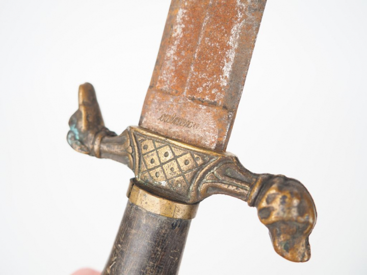 Dague de vénerie XIXème, lame droite symétrique à arêtes centrale et d