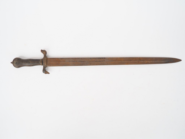 Dague de vénerie XIXème, lame droite symétrique à arêtes centrale et d