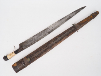 Vente aux enchères Long Kard (Afganistan ?) 600 mm de long. Lame droite à dos plat élargi