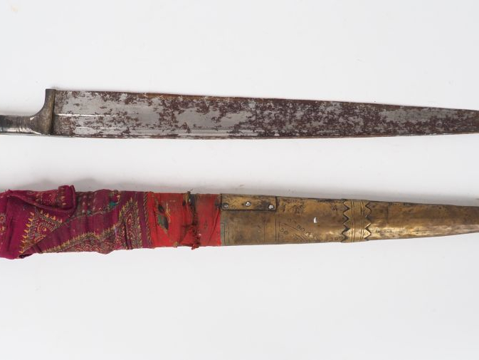 Grand couteau (Kard Afganistan ?), lame droite à flans plats, dos élar