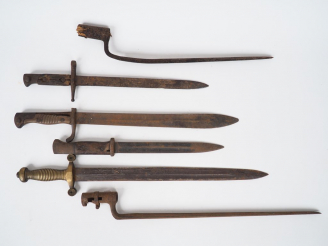 Vente aux enchères Lot de 6 baïonnettes et glaives pour collecteur débutant ou amateur de