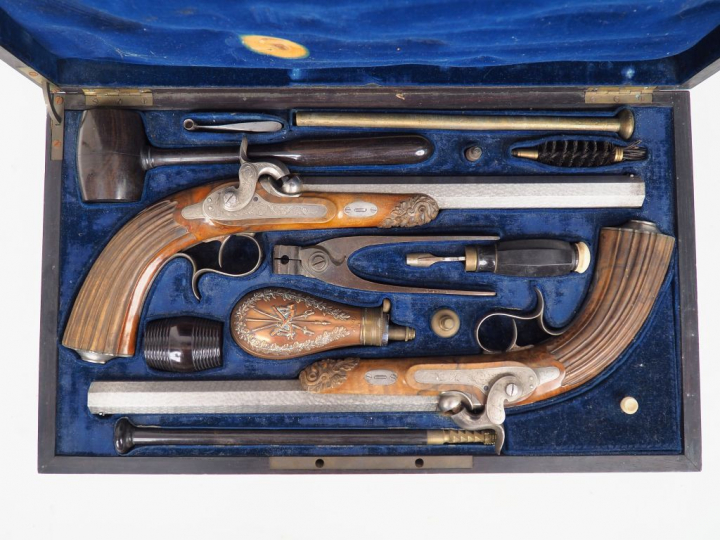 Coffret de tir ou de duel monté à la française Ce coffret nécessaire e