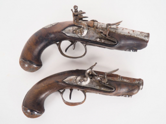 Vente aux enchères Pistolet de gousset ou de voyage double à silex, canon en table, chien