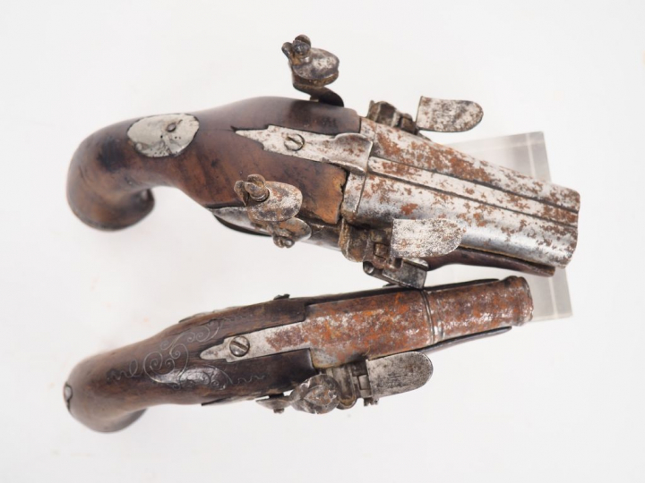 Pistolet de gousset ou de voyage double à silex, canon en table, chien