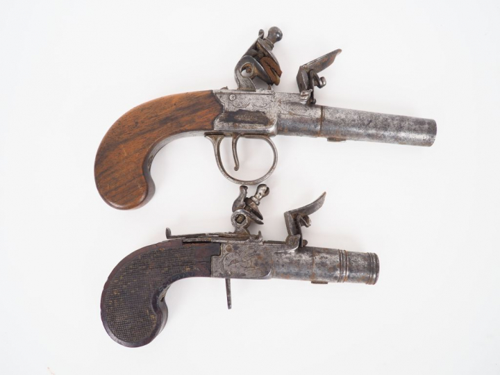 Lot de deux pistolets à silex et à coffre de voyage, canons à balles f