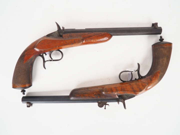 Belle paire de pistolets de tir à coffre système Flobert. Canons octog