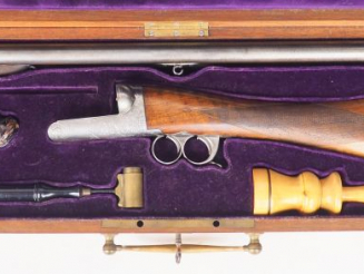 Vente aux enchères Valise en chêne montée à la française sur un lit de velours violine co