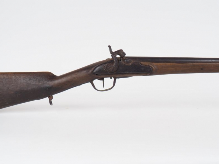 Mousqueton d’artillerie composite à silex transformé postérieurement a