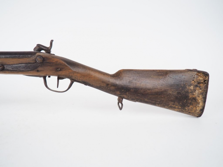 Mousqueton d’artillerie composite à silex transformé postérieurement a