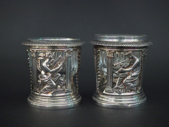 Paire de salerons Restauration de style Louis XVI en argent 950, poinç