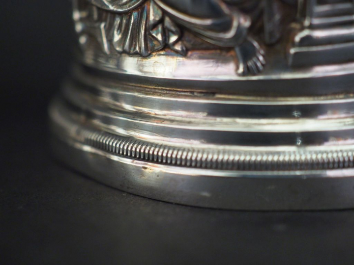 Paire de salerons Restauration de style Louis XVI en argent 950, poinç