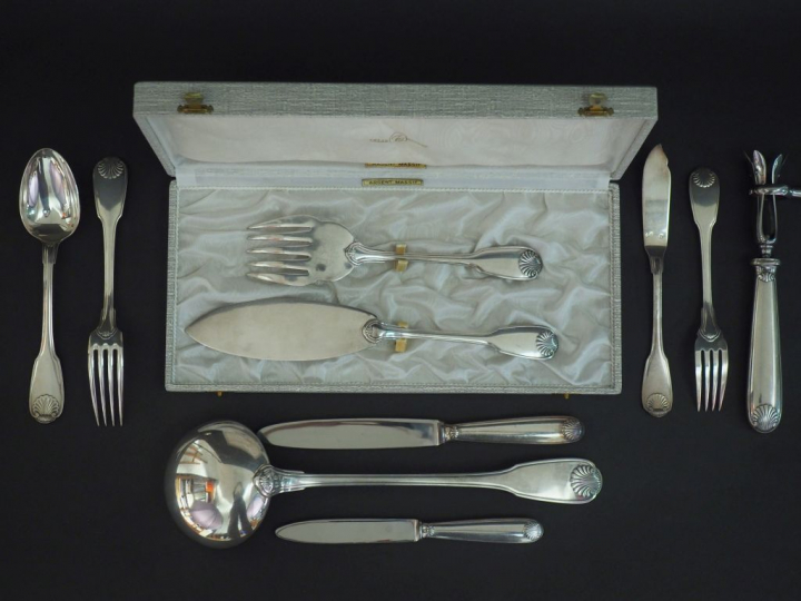 Felix FRERES Ménagère en argent 925, poinçon Minerve, modèle à double 