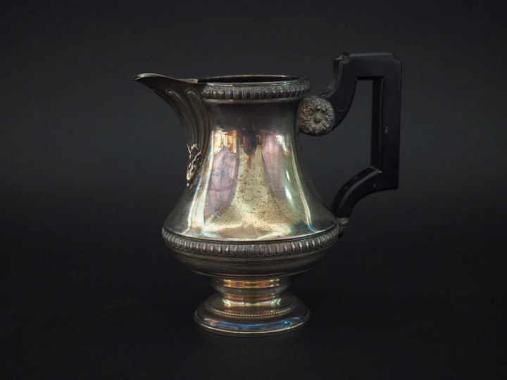 Petite verseuse de style Louis XVI en argent 925, poinçon Minerve, à d