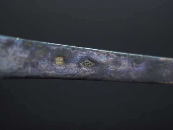 Importante louche en argent 925, poinçon Minerve, modèle uniplat.  Mon