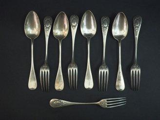 Vente aux enchères Suite de quatre grands couverts et une fourchette en argent 925, poinç