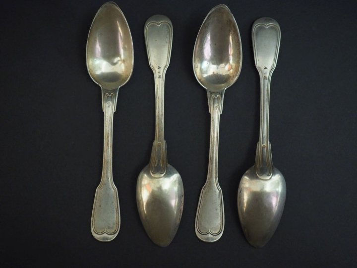 Suite de quatre grandes cuillères en argent 925, poinçon Minerve, modè