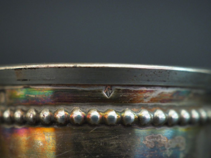 Rond de serviette en argent 925, poinçon Minerve, à décor de rangs de 