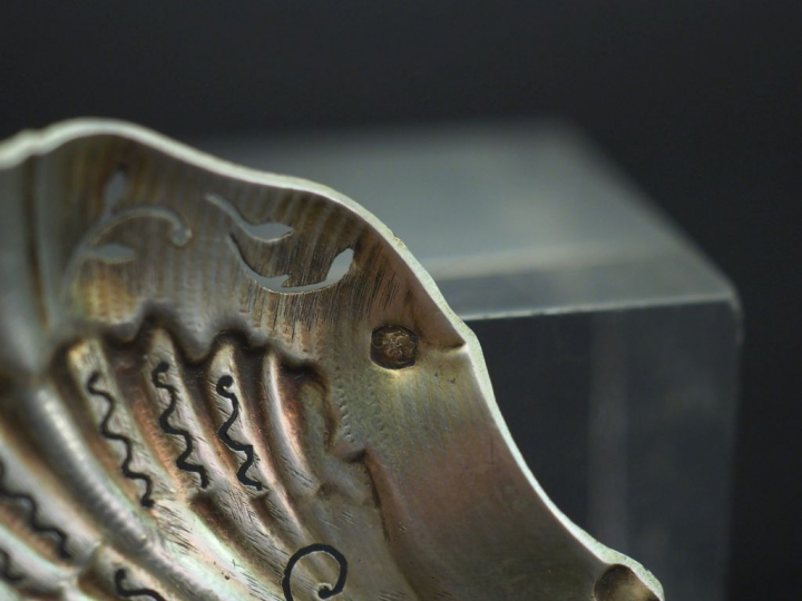Cuillère à saupoudrer en argent 925, poinçon Minerve, modèle feuillagé