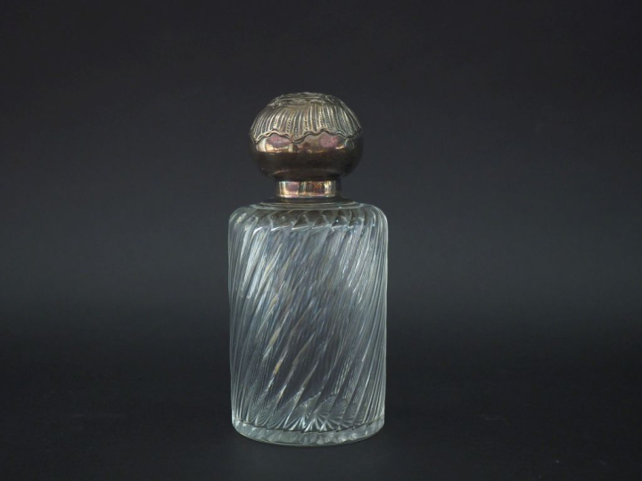Flacon en cristal et argent 925, poinçon Minerve, à décor de côtes tor