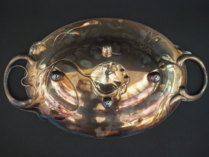 Panière à anses de style Art Nouveau en métal argenté, à décor au repo
